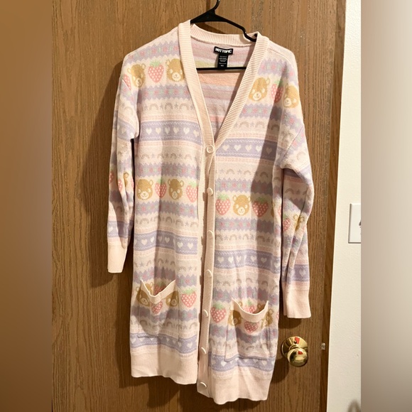 Hot Topic - Picture 4 of 9